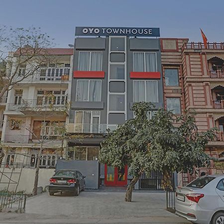 Oyo Townhouse 587 Sector 19 Hotel Kalkaji Devi Exterior photo