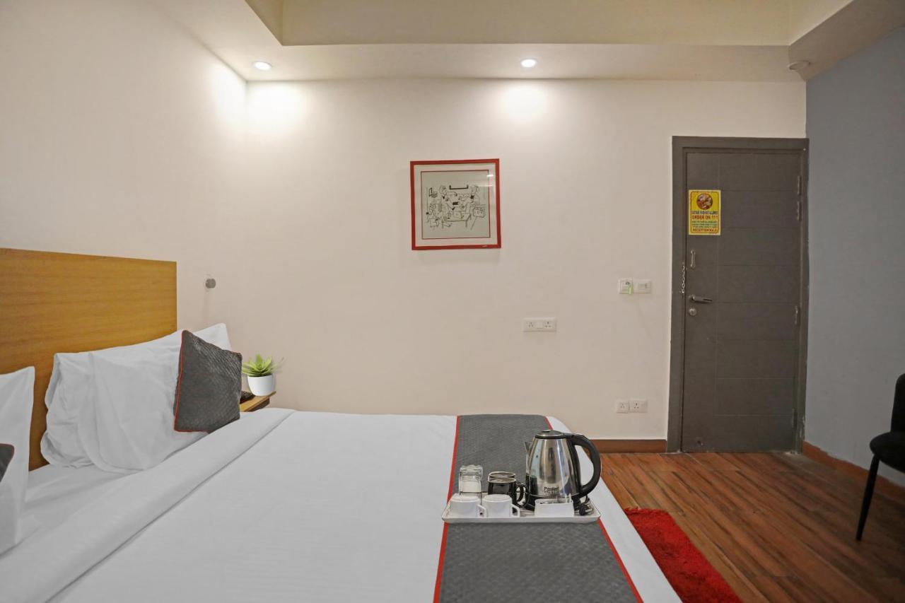 Oyo Townhouse 587 Sector 19 Hotel Kalkaji Devi Exterior photo