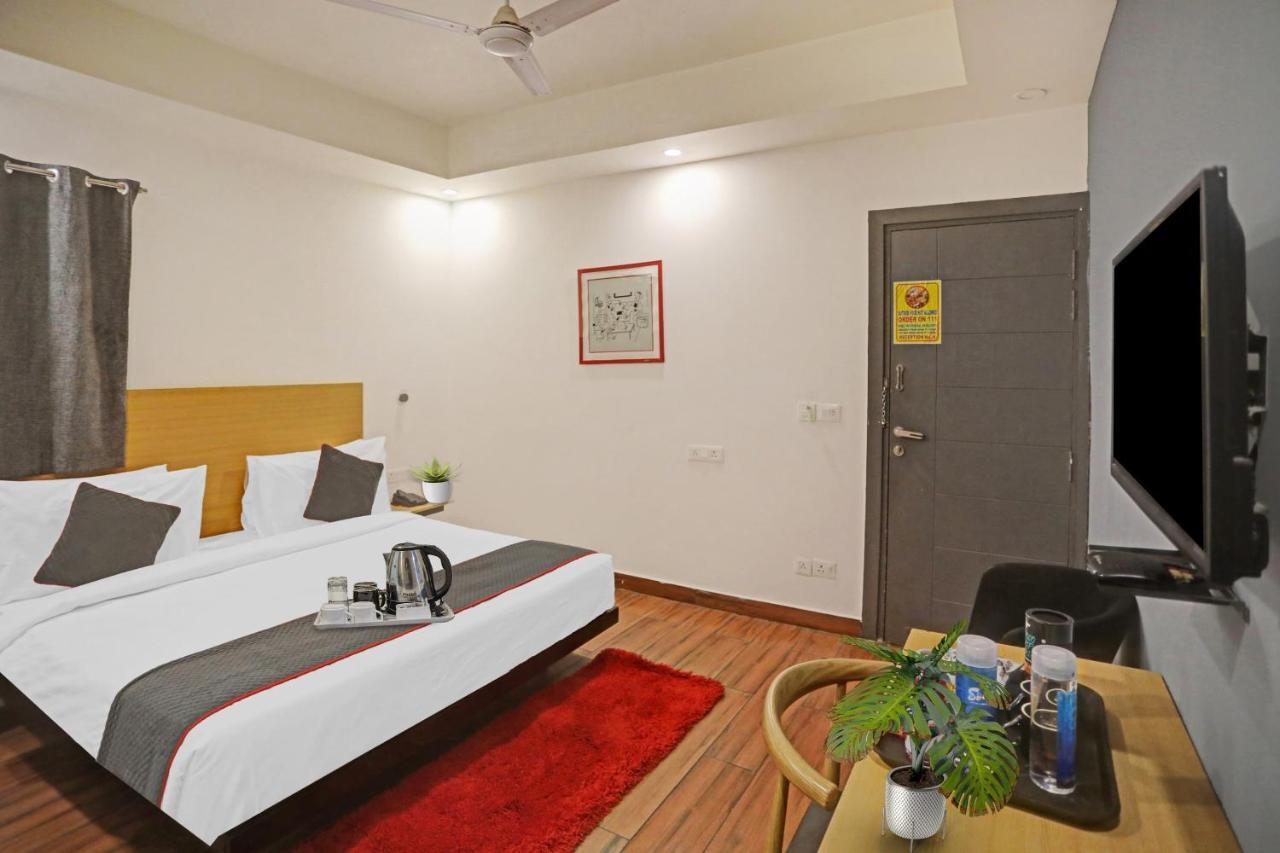 Oyo Townhouse 587 Sector 19 Hotel Kalkaji Devi Exterior photo
