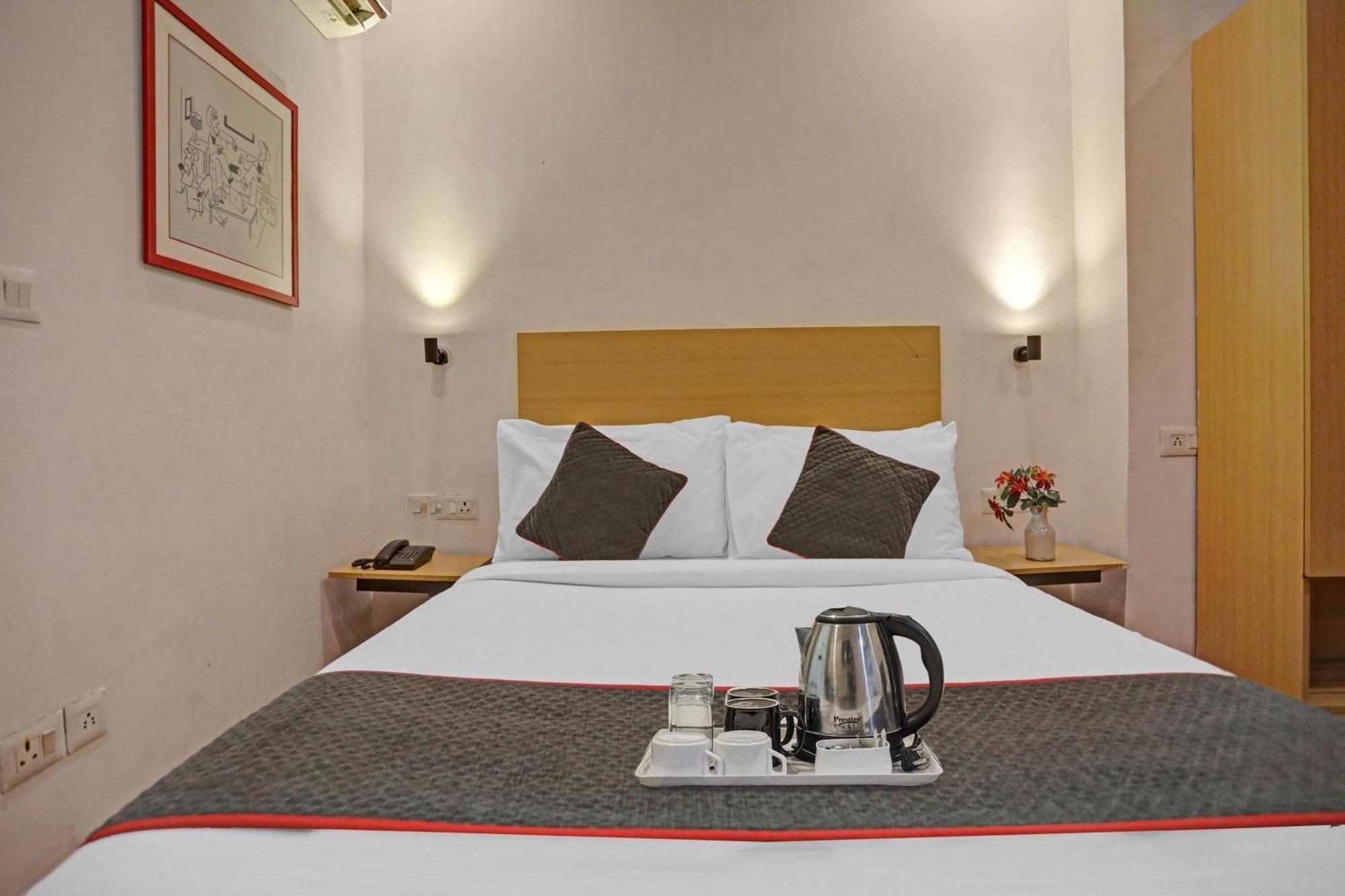 Oyo Townhouse 587 Sector 19 Hotel Kalkaji Devi Exterior photo