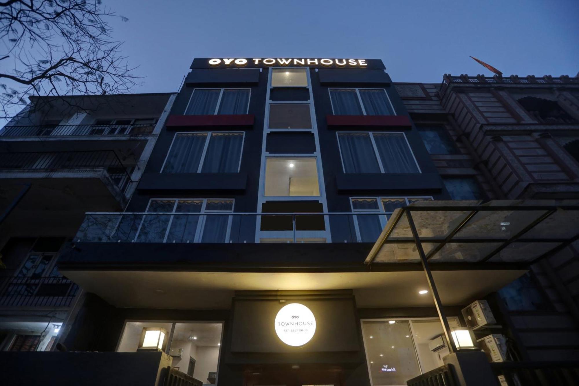 Oyo Townhouse 587 Sector 19 Hotel Kalkaji Devi Exterior photo
