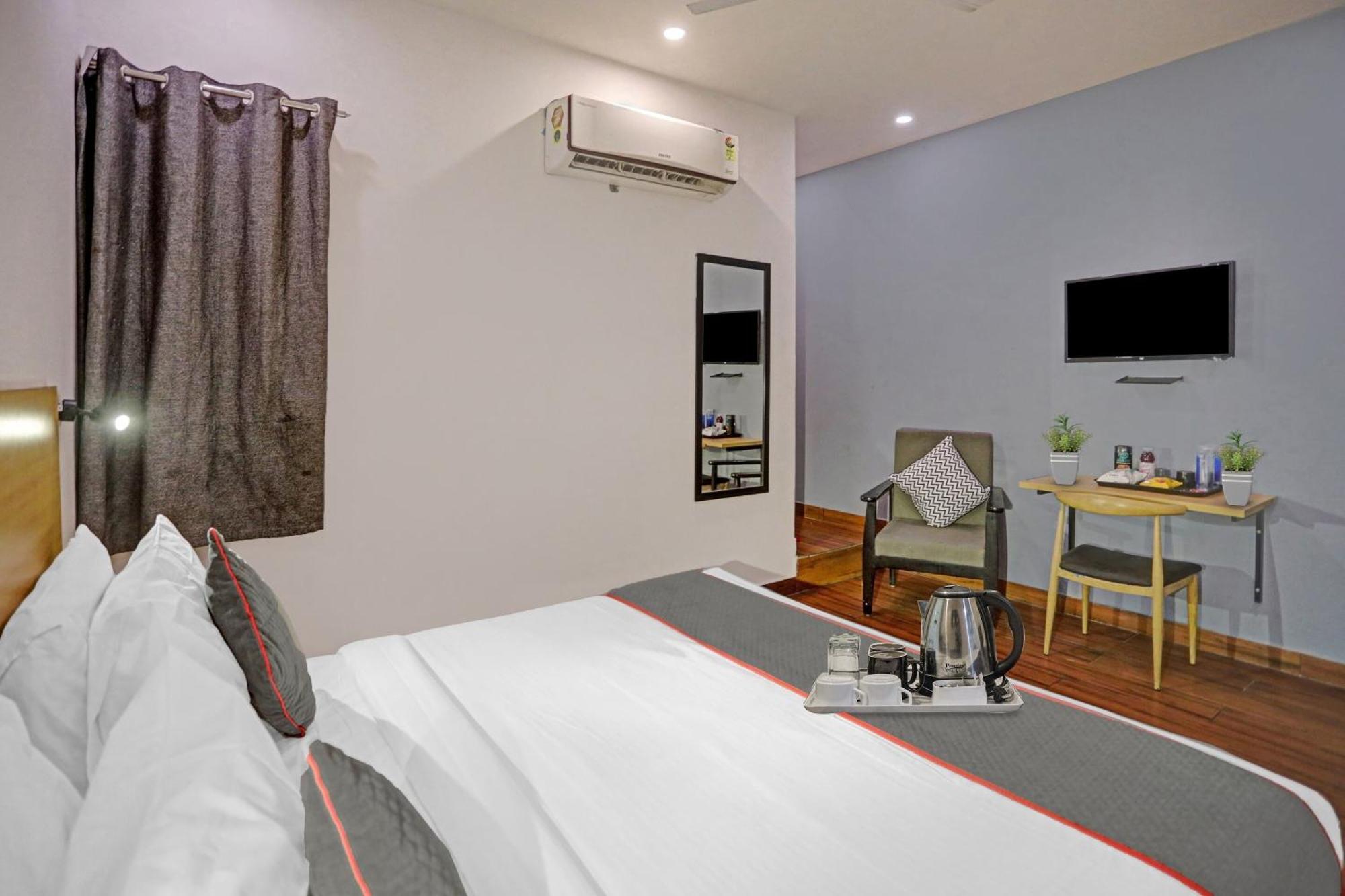 Oyo Townhouse 587 Sector 19 Hotel Kalkaji Devi Exterior photo